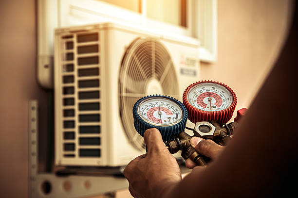 Professional Hvac technician working in Lynchburg, MS